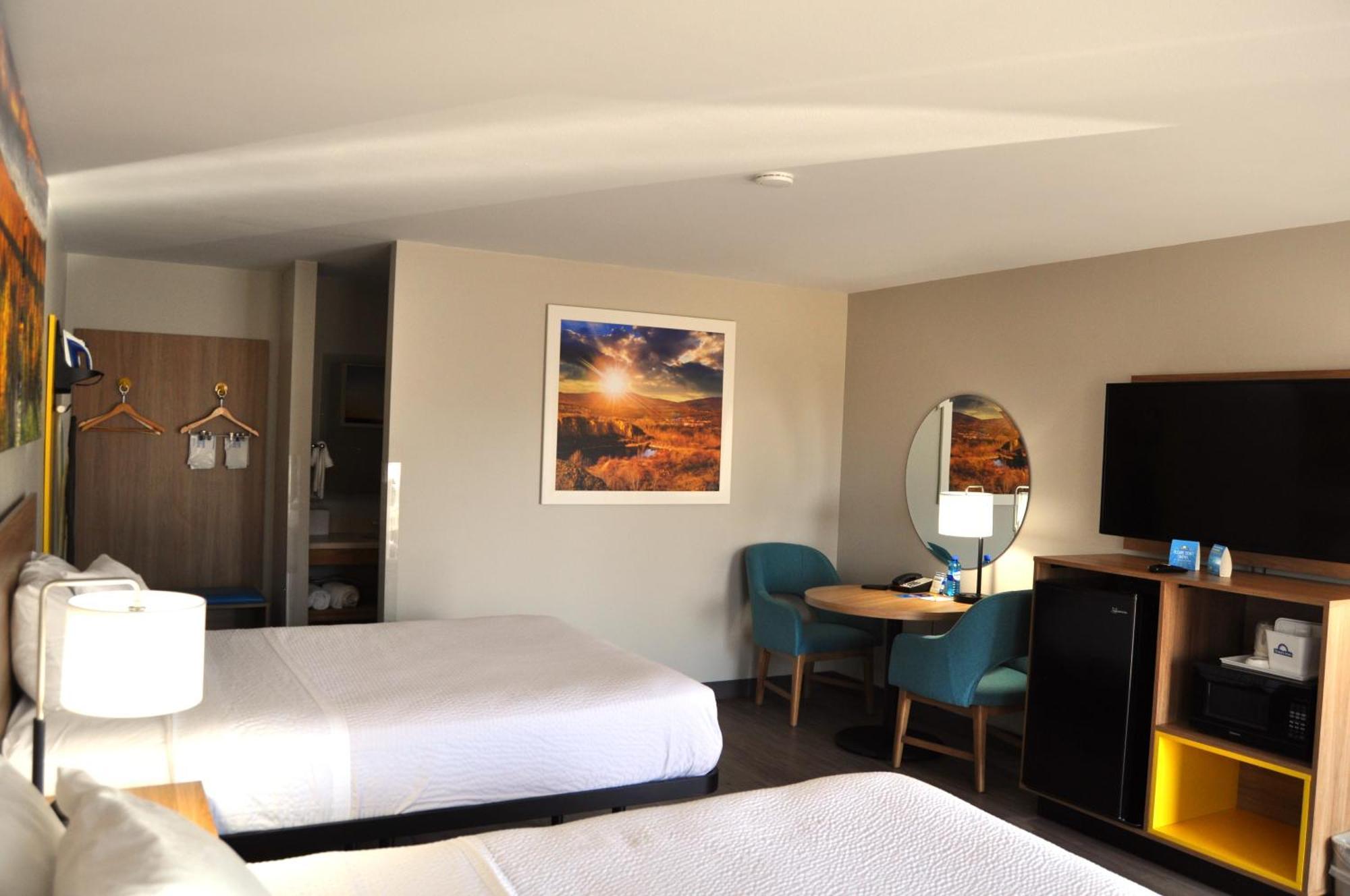 Days Inn By Wyndham Worland Bagian luar foto
